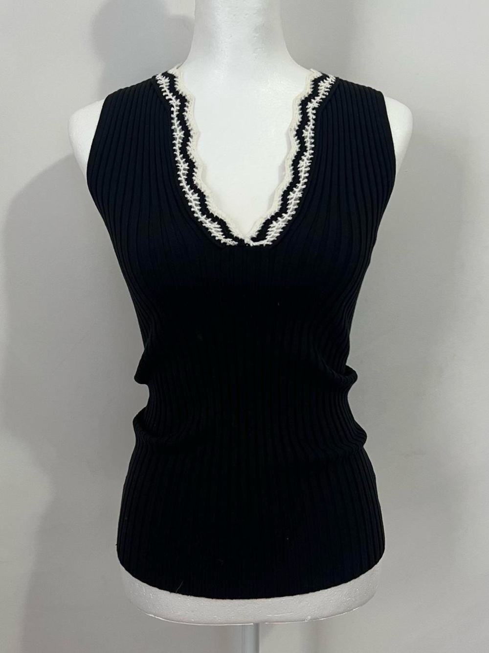 Cachè Black Ribbed Knit V-Neck Tank with Contrast Crocheted Trim